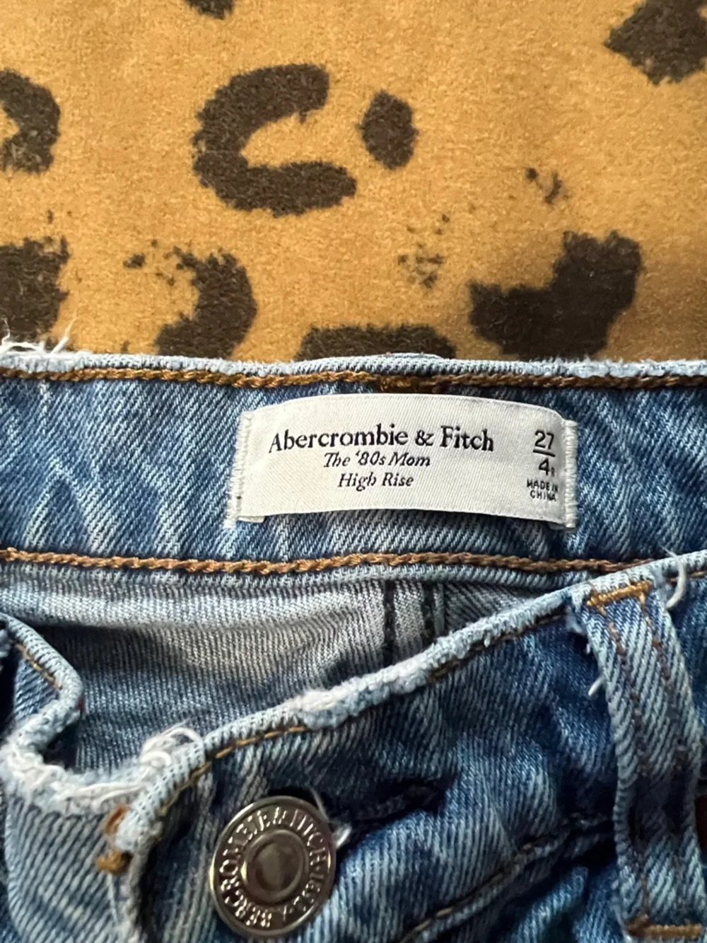 Abercrombie & Fitch Tapered Distressed Jeans Size 4/27 - Picture 3 of 5